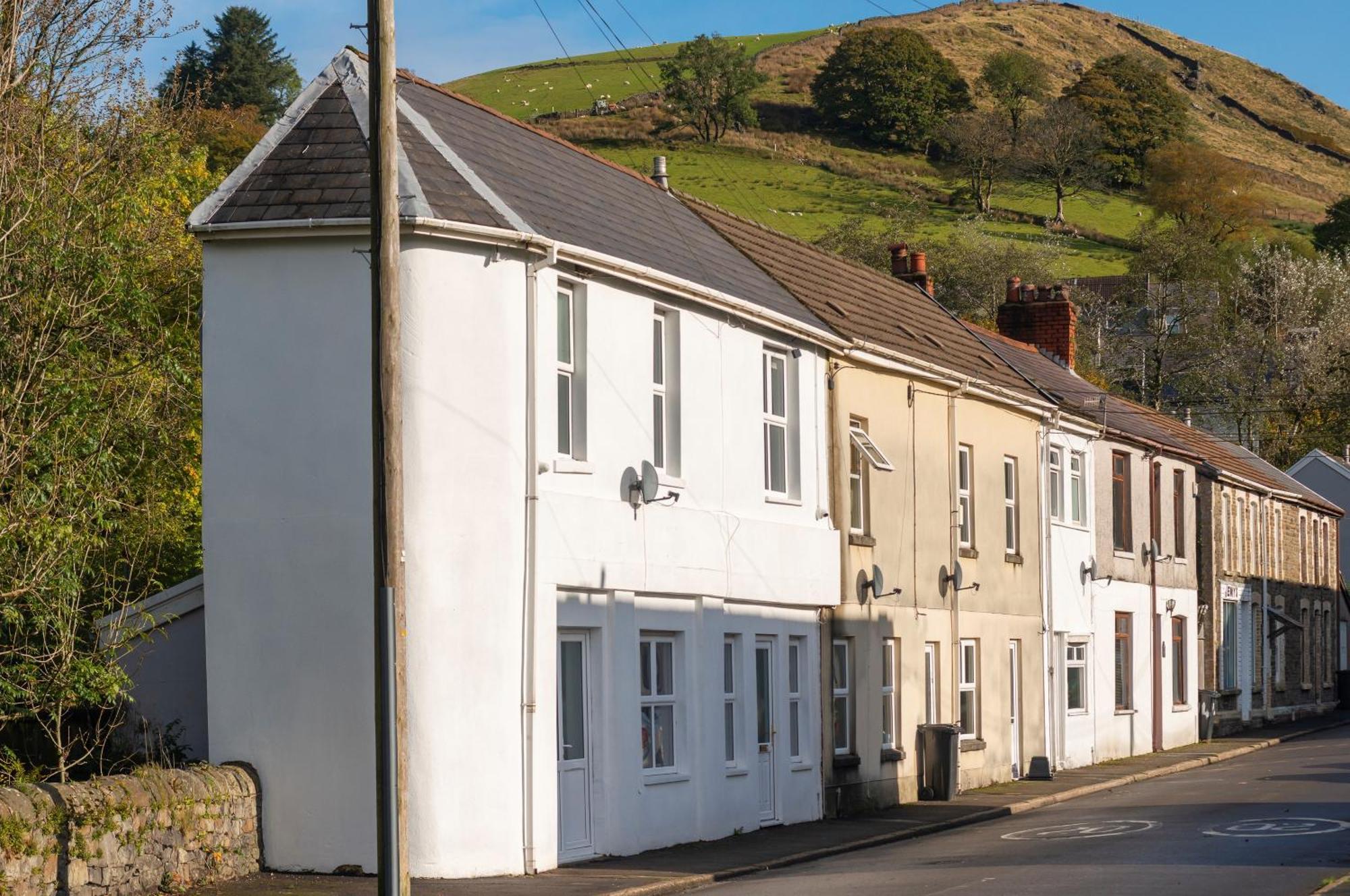 Riverside Great House In The Afan Forest Bike Park By Staystaycations Glyncorrwg Exterior foto